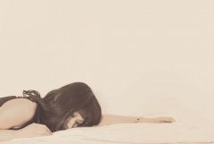 我再也不會(huì)奮不顧身的去愛一個(gè)人了