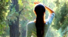 快樂靠自己，沒有誰能夠同情和分擔(dān)你的悲切