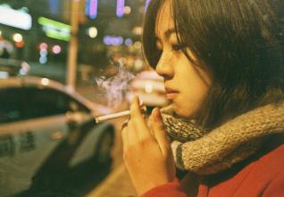 形容女人對老公失望又不舍的句子