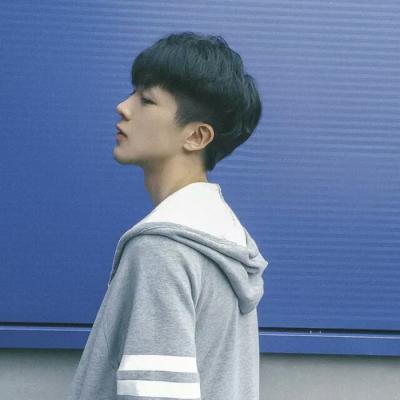 適合男生發(fā)說說的文案